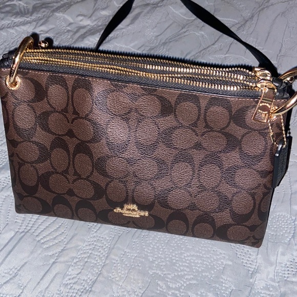 Coach medium crossbody purse - Picture 1 of 6